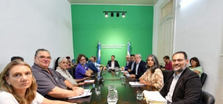 Agrupación radical criticó la oferta salarial del Gobierno a los docentes. Hablaron de “asimetría” con funcionarios