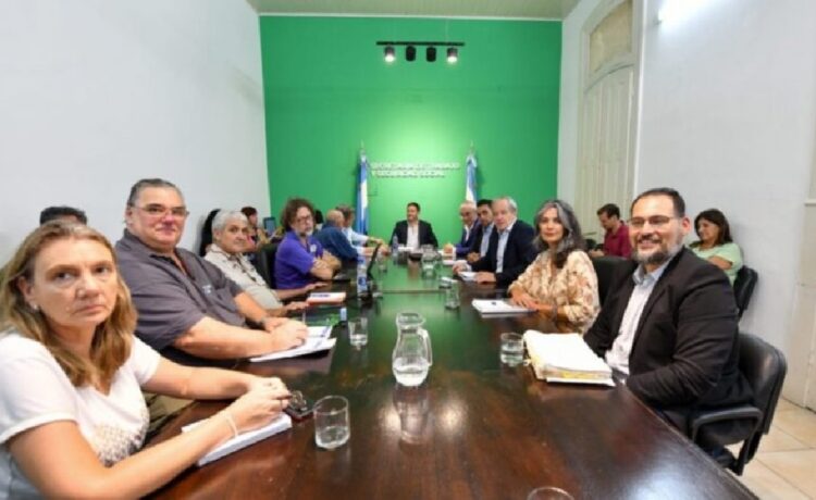 Agrupación radical criticó la oferta salarial del Gobierno a los docentes. Hablaron de “asimetría” con funcionarios