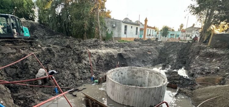 La Municipalidad monitorea la reparación del descalce de un caño en la nueva estación cloacal