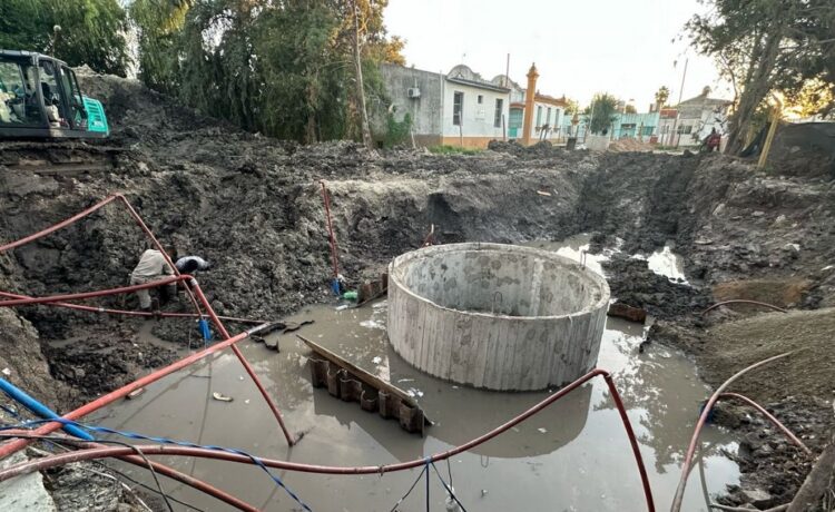 La Municipalidad monitorea la reparación del descalce de un caño en la nueva estación cloacal