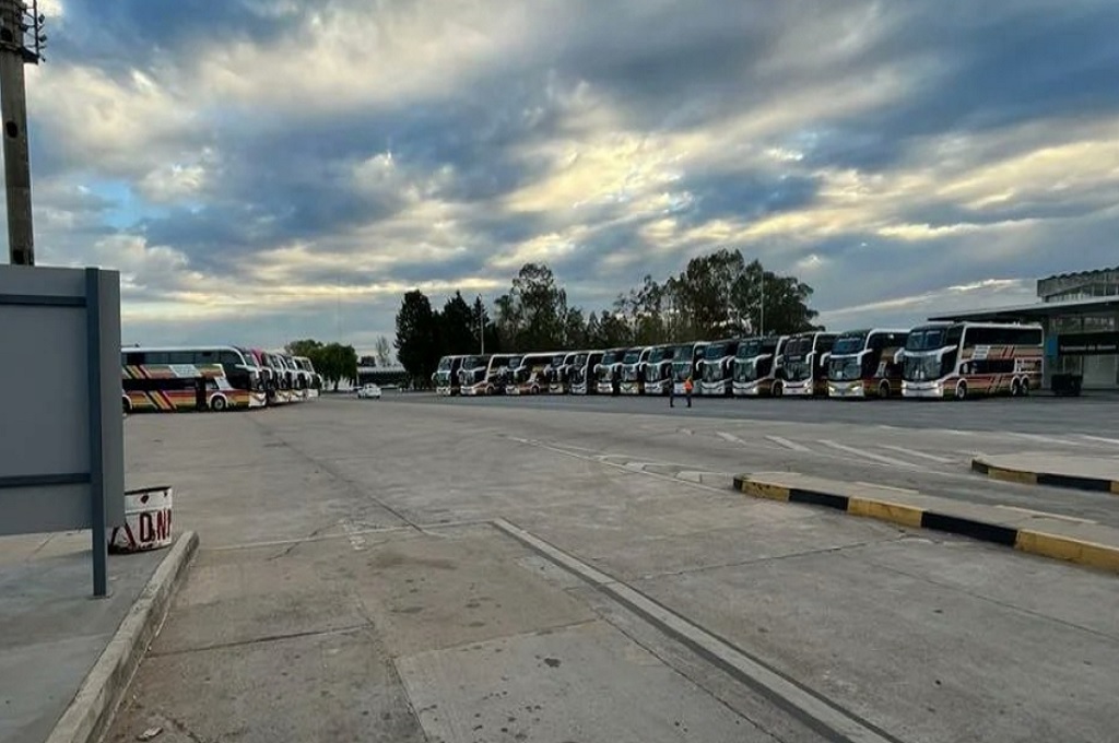 Argentinos Juniors reclamó por el “destrato” sufrido por la delegación de hinchas en el Puente San Martín