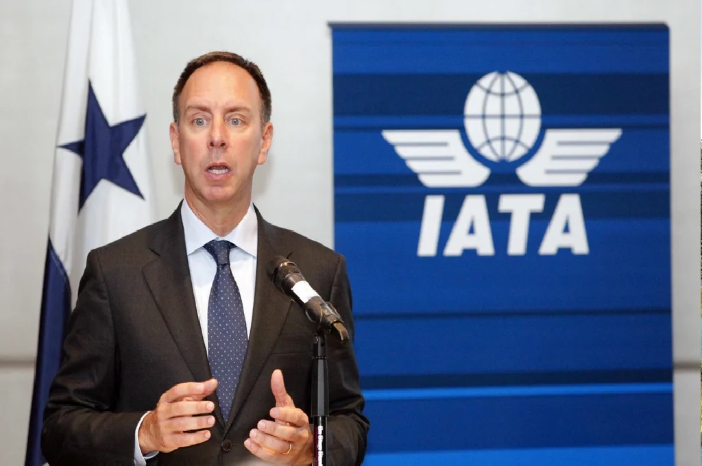 Dura crítica de la asociación de aerolíneas al dólar turista: cuánto pagan los argentinos en impuestos por cada pasaje