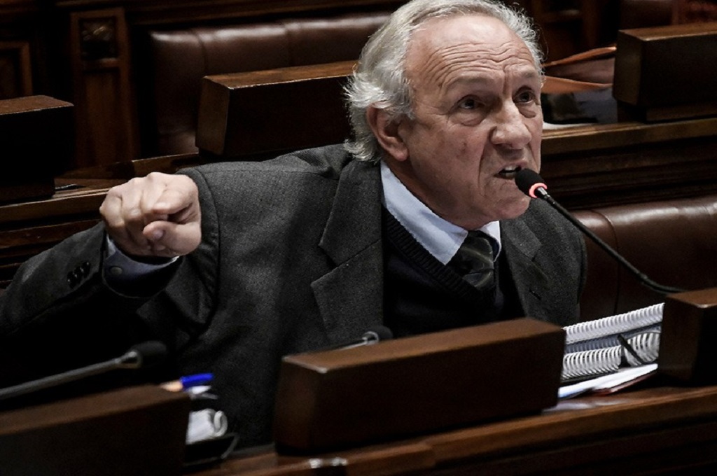 Constante Mendiondo: "A los rionegrenses y para que conste"