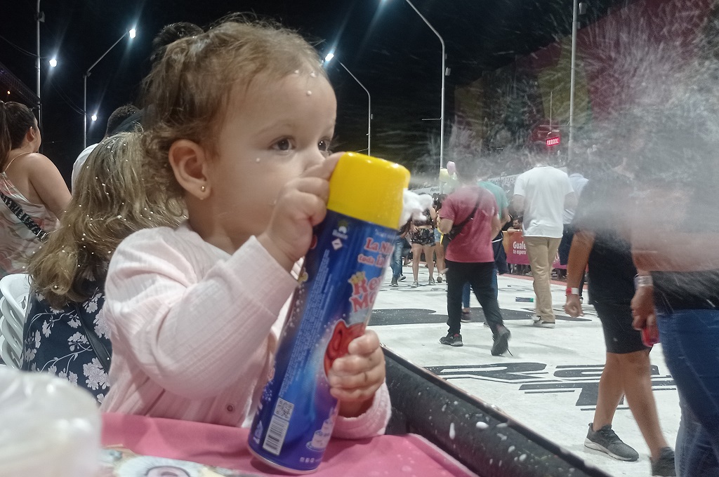 Espuma y alegría: Gualeguay demostró por qué sus corsos son los más divertidos