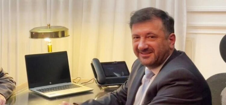 La jueza federal Sandra Arroyo Salgado envió un exhorto internacional en la causa por presunto enriquecimiento ilícito y lavado de dinero del exsenador Edgardo Kueider, quien se encuentra detenido en Paraguay.