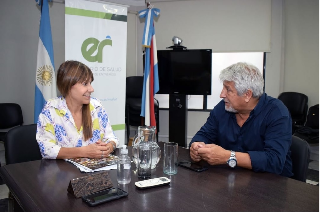 El director del Hospital Centenario Eduardo Elías, tuvo una reunión de trabajo con la ministra de Salud