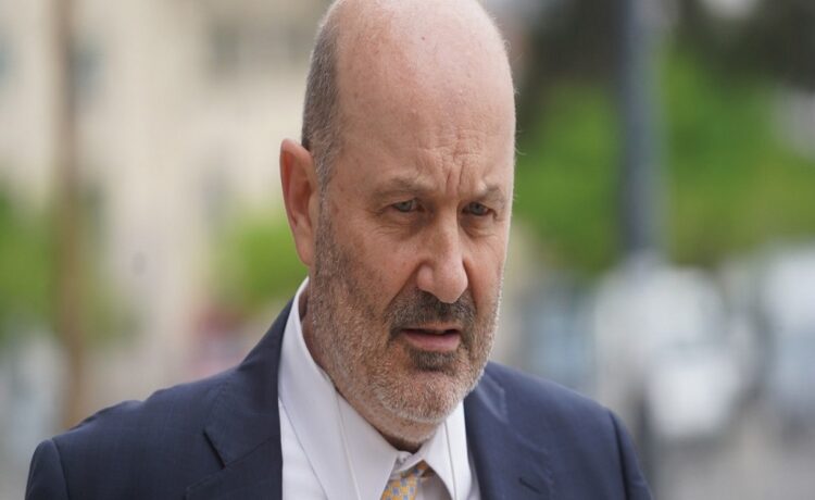 ¿Y los expendedores? Sturzenegger: "Los conductores podrán cargar solos el combustible en Argentina"