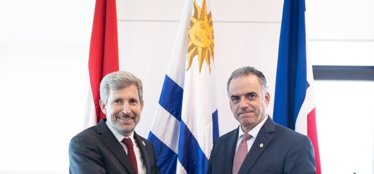 Frigerio se reunió con Yamandú Orsi para plantear la preocupación por la instalación de la planta de hidrógeno frente a Colón
