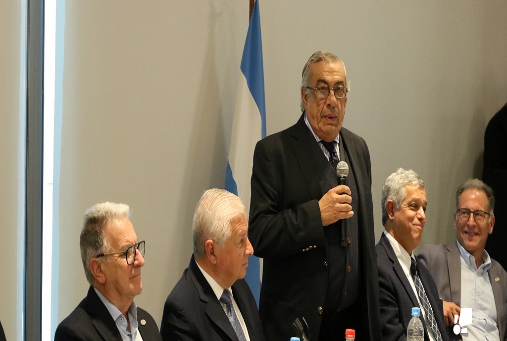 Exposición del Dr. Omar Lafluf durante el seminario “Gobernanza y desarrollo de cuencas hidrográficas transfronterizas”