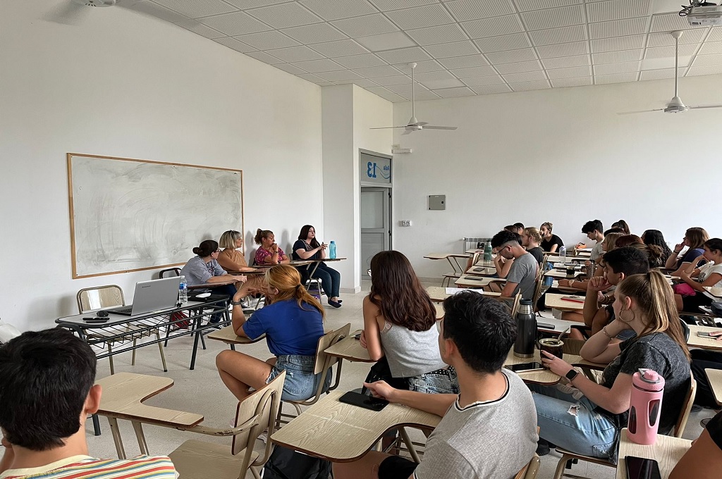 Estudiar en la UNER: Se realizó un encuentro entre ingresantes y graduados de la Facultad de Bromatología