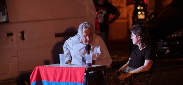 "Nicolás Maduro no es de izquierda, la vieja Kirchner está jodiendo y Lula no tiene repuesto", José Mujica polemiza sobre política regional