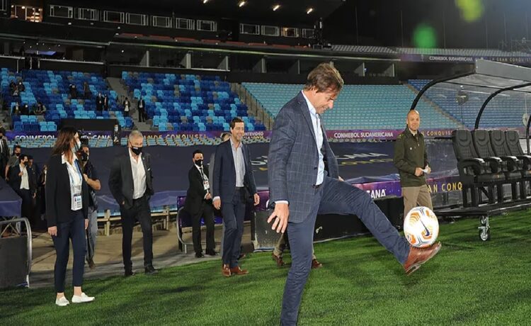 Luis Lacalle Pou acelera la aprobación de las garantías exigidas por FIFA para el Mundial 2030