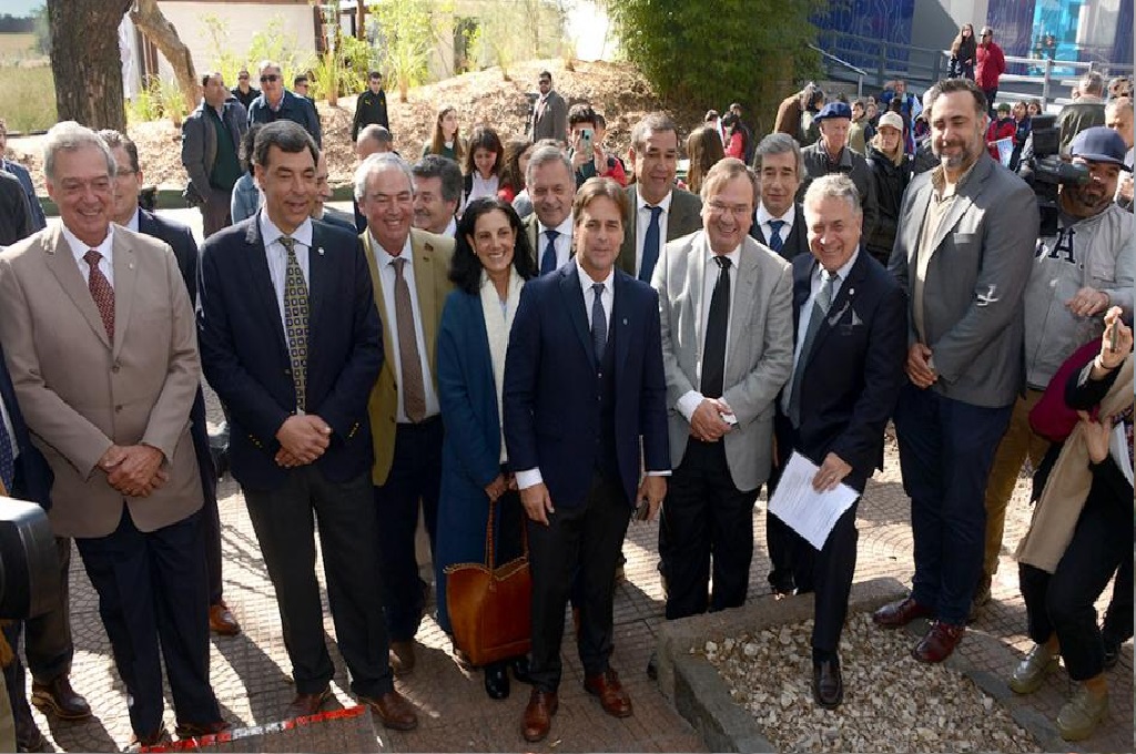 Presidente Lacalle Pou mantuvo encuentro con la Asociación Rural del Uruguay