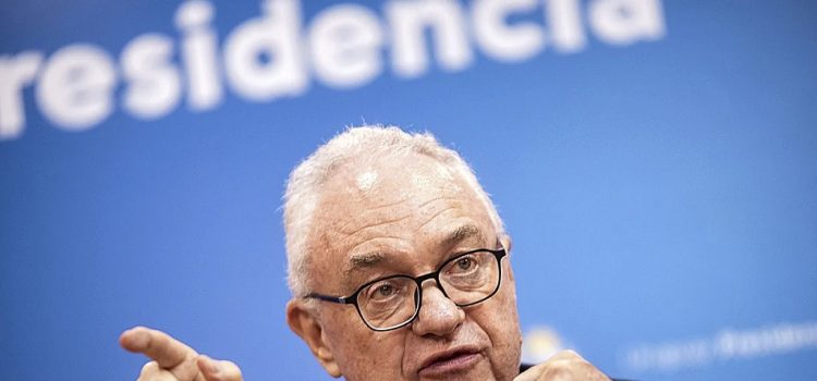 Mario Lubetkin acelera negociaciones con Europa y promete solución definitiva al conflicto de los nuevos pasaportes