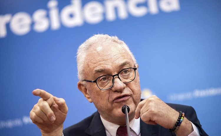 Mario Lubetkin acelera negociaciones con Europa y promete solución definitiva al conflicto de los nuevos pasaportes