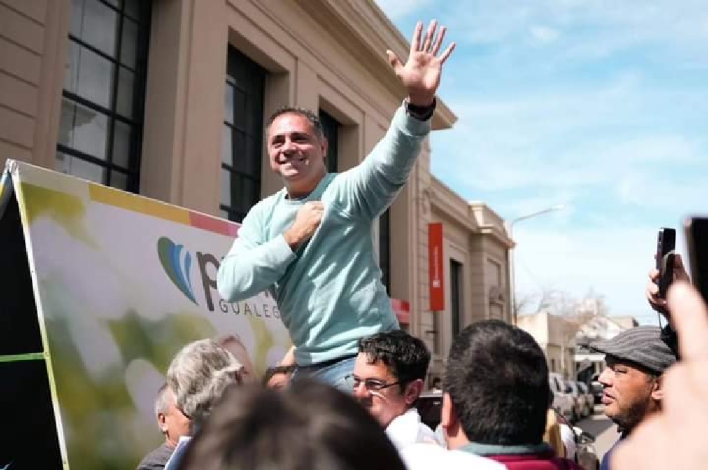 "No estamos en condiciones de agarrar 600 palos y tirarlos en una fiesta de tres días" dijo Davico