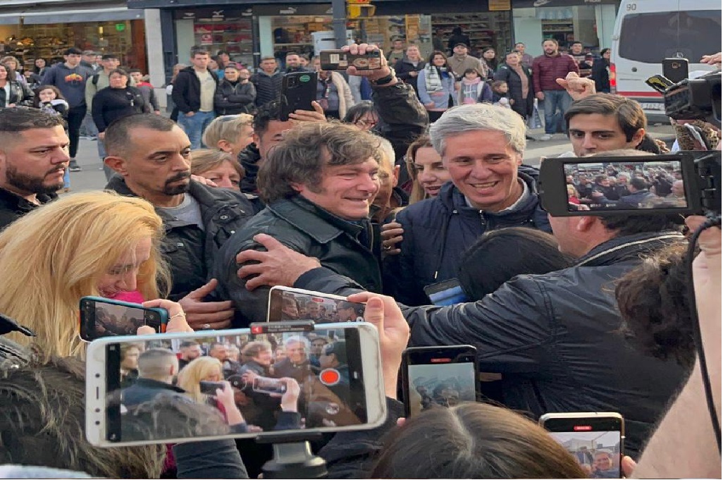 Javier Milei llegó de sorpresa a Paraná
