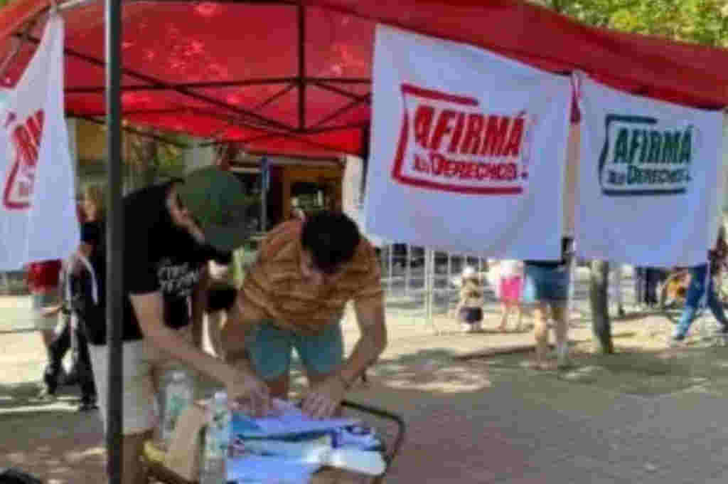 En poco más de veinte días concluye el plazo para presentar las 270 mil firmas para incorporar el plebiscito contra la reforma jubilatoria.
