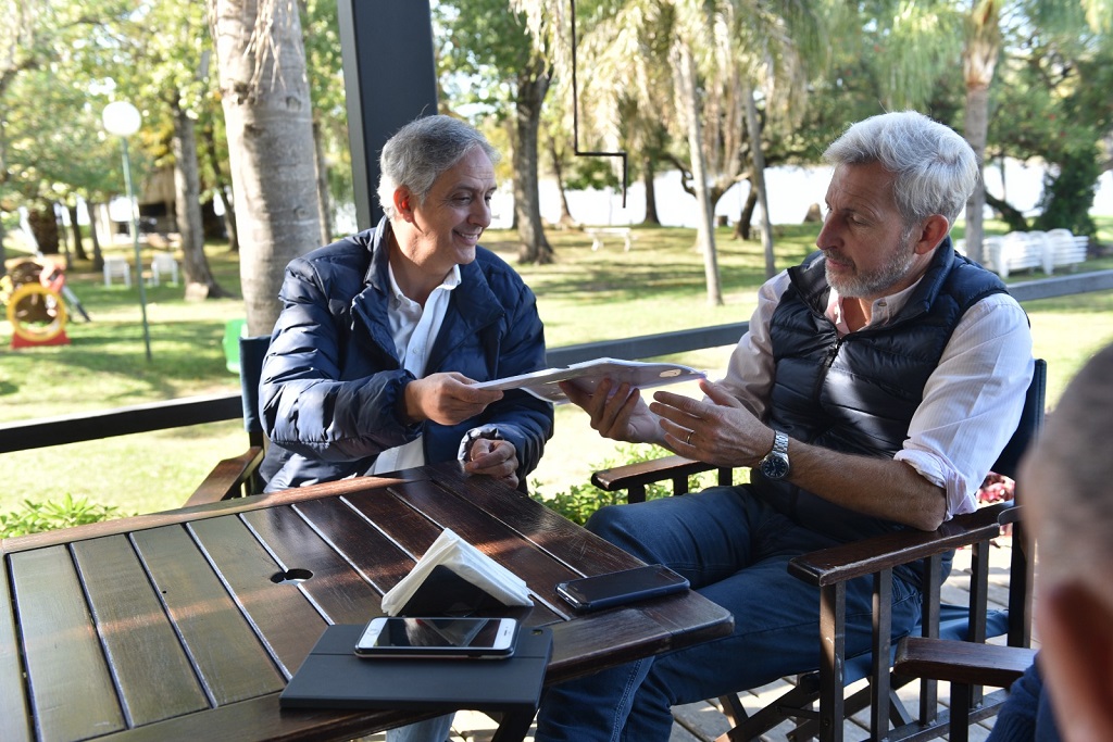 Osvaldo Fernández entrego a Rogelio Frigerio la propuesta de seguridad para Gualeguaychú