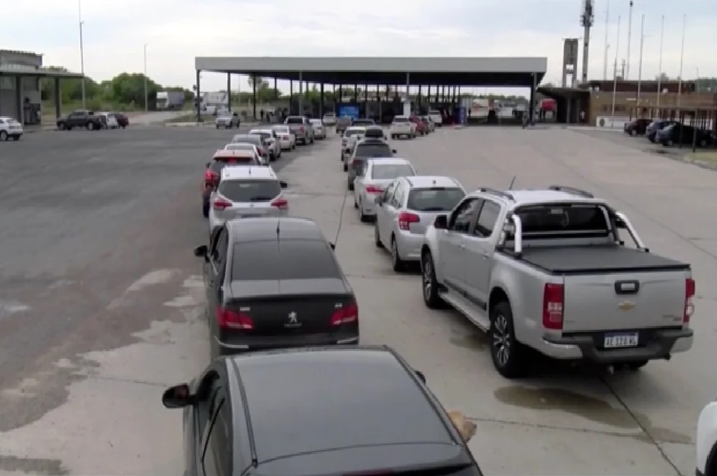 Crece la preocupación en las ciudades fronterizas uruguayas por la cantidad de gente que cruza a comprar todo en Argentina