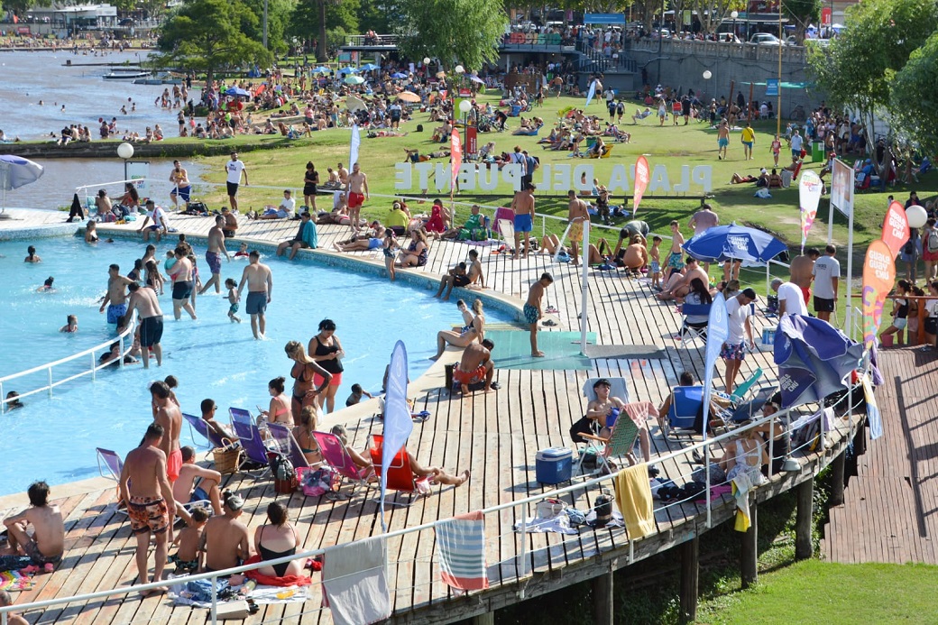 Pileta verano puente La Balsa