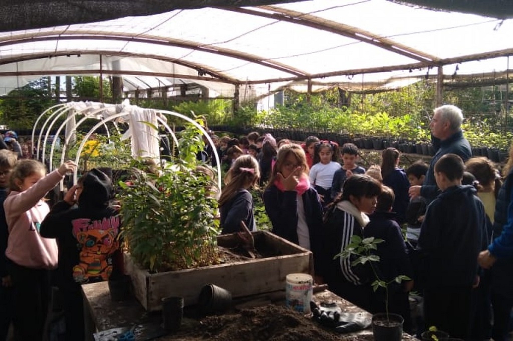 El Vivero Municipal recibió la visita de la Escuela N° 105 Héroes de Malvinas