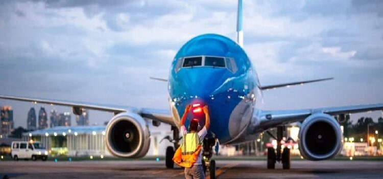El pedido en Uruguay que complica la situación de Aerolíneas Argentinas