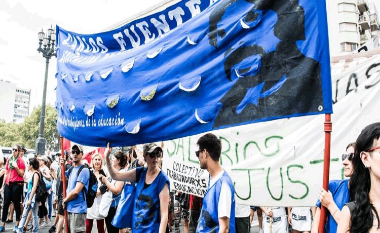 Agrupación Fuentealba "Marcha Blanca lo acepta y nos entrega "