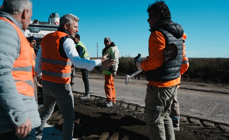 La provincia adjudicó el primer grupo de obras del Plan de Recuperación de Caminos y Rutas