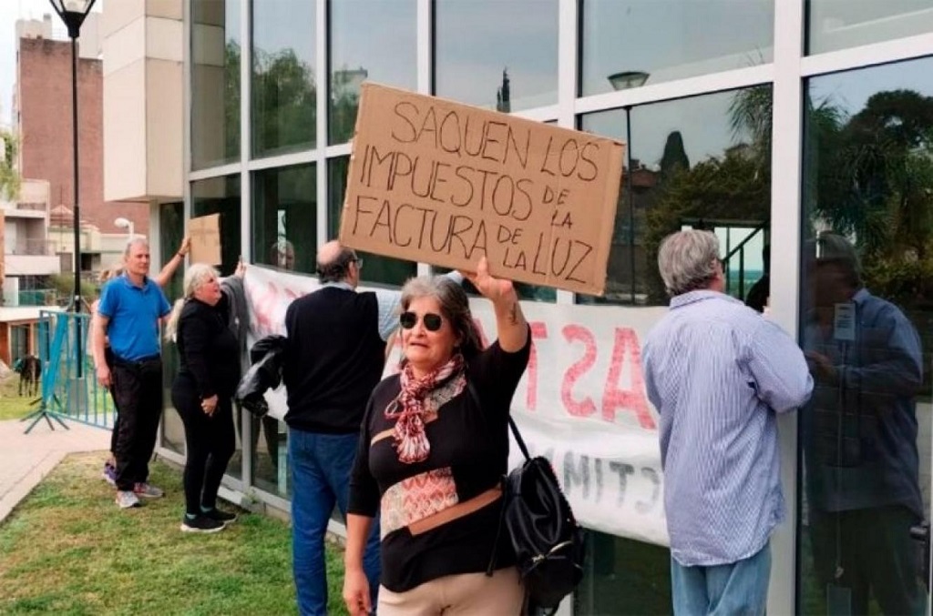 Asamblea popular de Paraná por la energía: “No queremos que el tarifazo recaiga nuevamente sobre nosotros”
