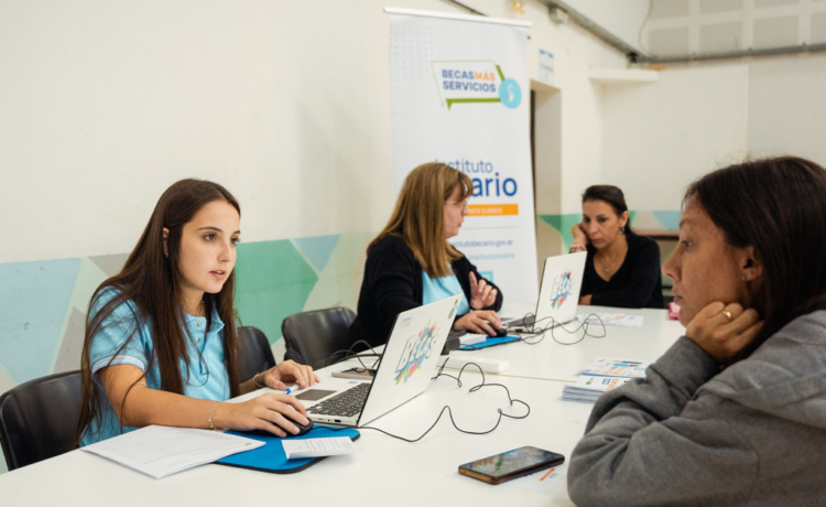 Este viernes inicia el cronograma de pago de becas provinciales