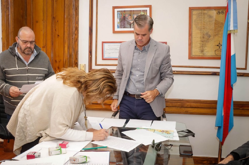 Se firmó el convenio para la puesta en marcha de la Imprenta Digital Municipal