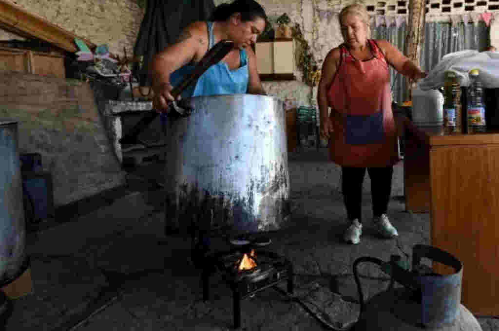 La pobreza escaló al 41,7% en el segundo semestre de 2023 en Argentin