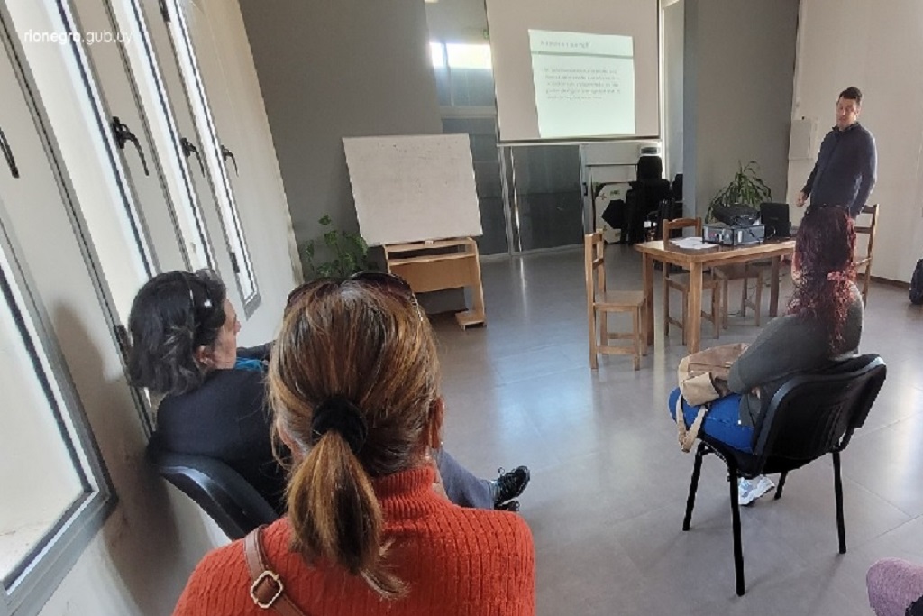 Capacitación para desarrollar actividades que generen ingresos directos o indirectos