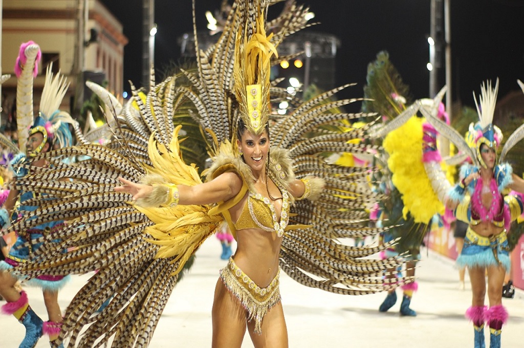 La quinta noche del Carnaval del País fue una verdadera fiesta