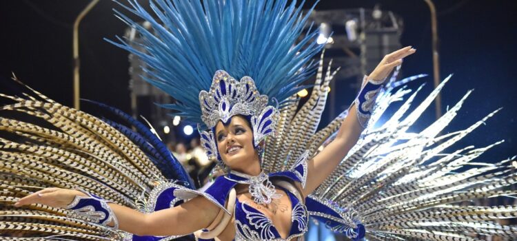 Ya se siente la sexta noche del Carnaval del País