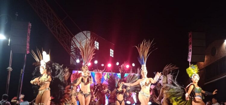 El Carnaval del País dio un gran show en la presentación de la temporada de verano de Gualeguaychú
