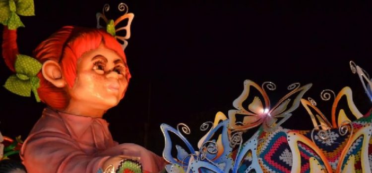 La juventud y la creatividad vuelven a brillar en la Fiesta de Carrozas Estudiantiles 2025