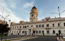 La provincia convocó a paritaria a los estatales para el jueves 19 y a los docentes para el lunes 23