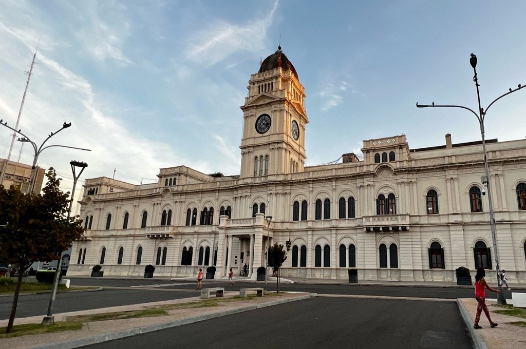 El gobierno provincial convocó para hoy a los gremios a un encuentro de diálogo institucional