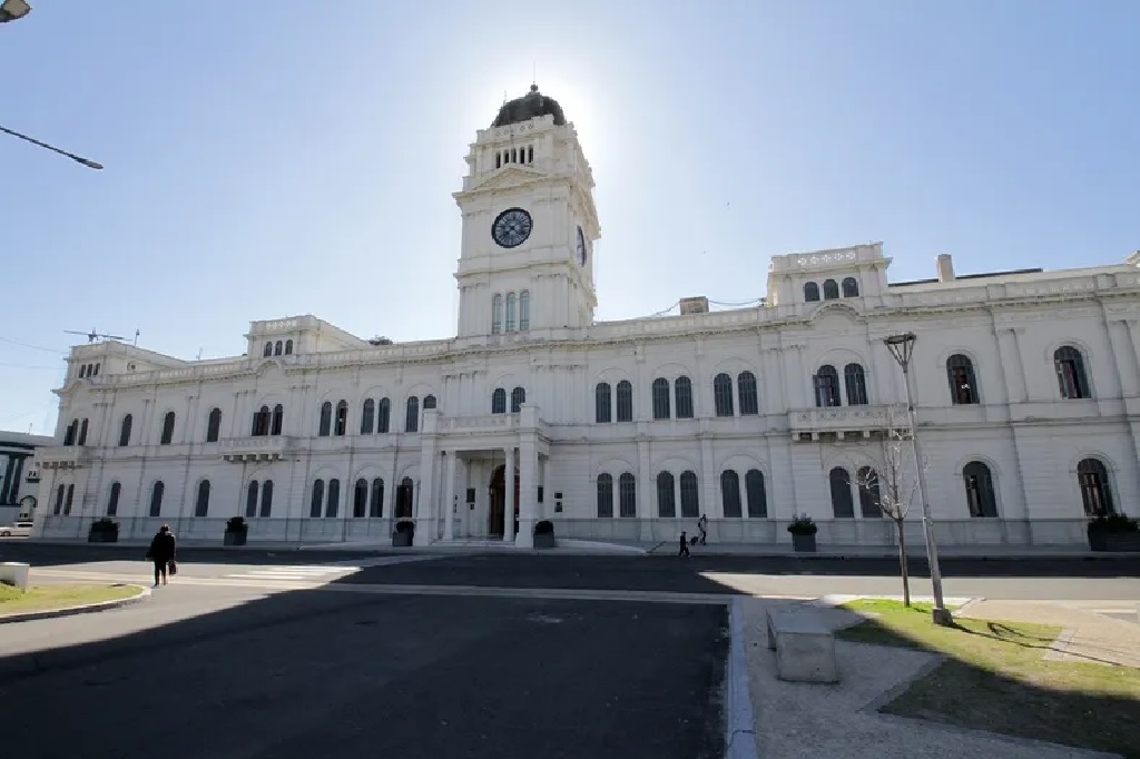 El gobierno propuso 8,3% de aumento salarial a gremios estatales y docentes
