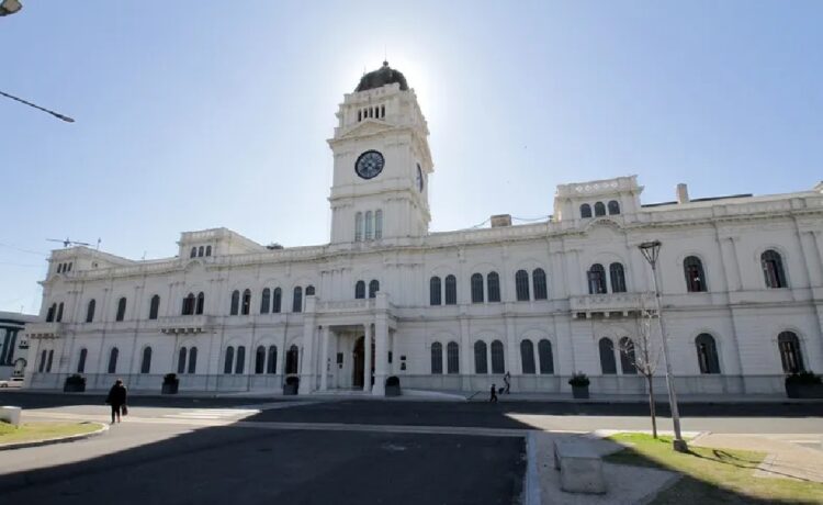 Según supo Elonce, el gobierno provincial y los gremios docentes acordaron continuar dialogando sobre la oferta salarial el próximo martes a las 11 horas en la Secretaría de Trabajo.