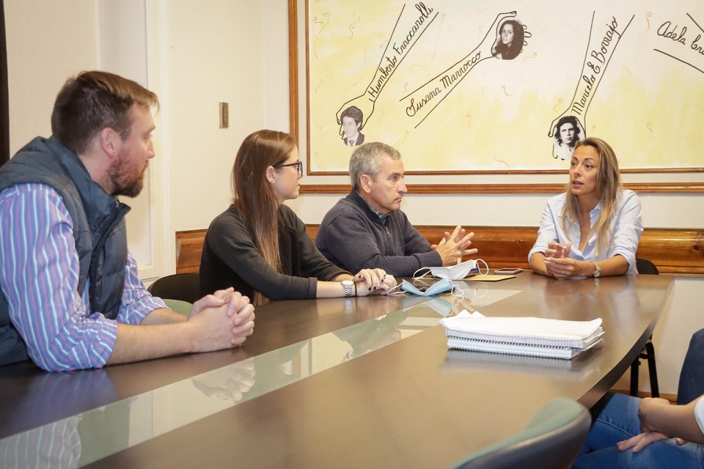 Centro de Defensa Comercial e Industrial fué recibido por autoridades municipales