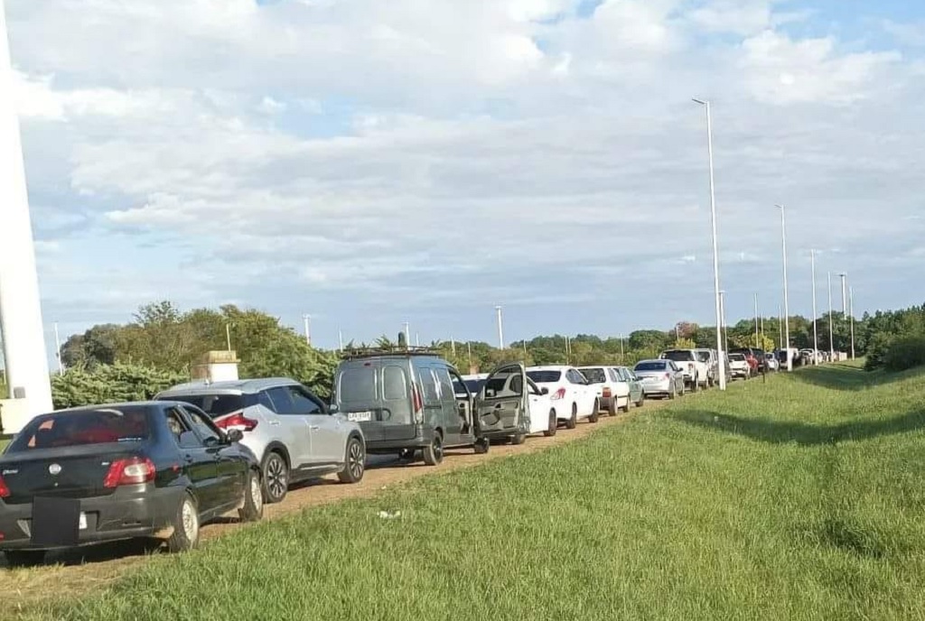 Repleto de uruguayos el hipermercado de Gualeguaychú