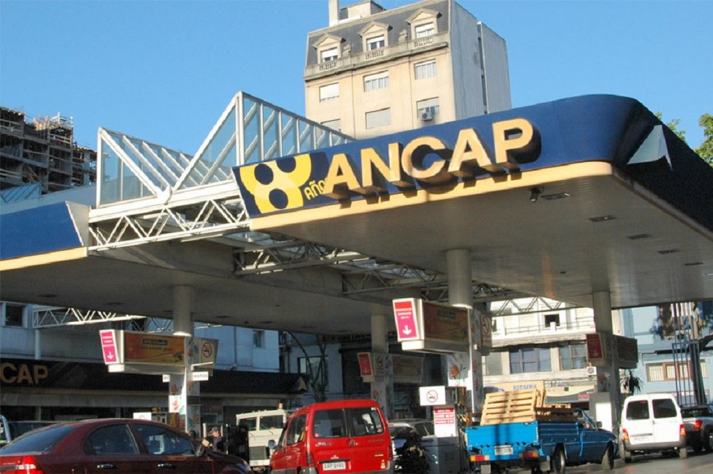 Estaciones de servicio uruguayas venden más tras los aumentos de precios del combustible en Argentina