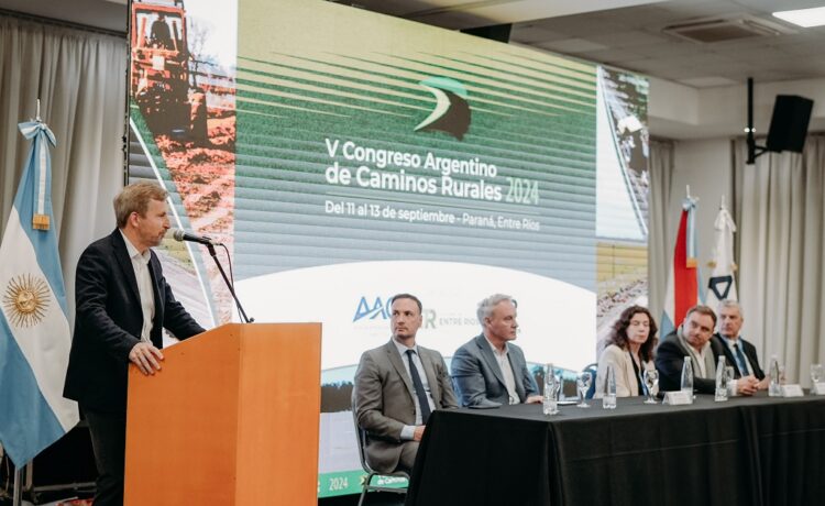 Frigerio participó en la apertura del Congreso Argentino de Caminos Rurales