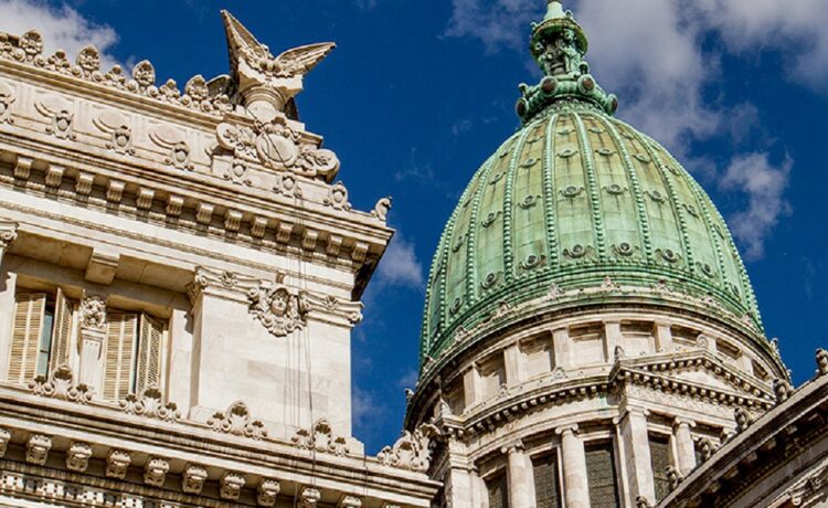 Intentarán bloquear el DNU que allana el camino a Milei para negociar con el FMI