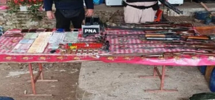 Diez personas fueron procesadas por contrabando de armas, ropa y cigarrillos