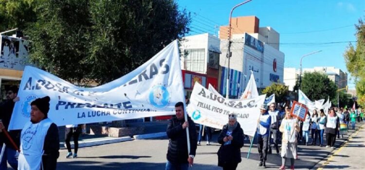 El Gobierno nacional busca declarar la educación como "servicio esencial" y limitar los paros docentes