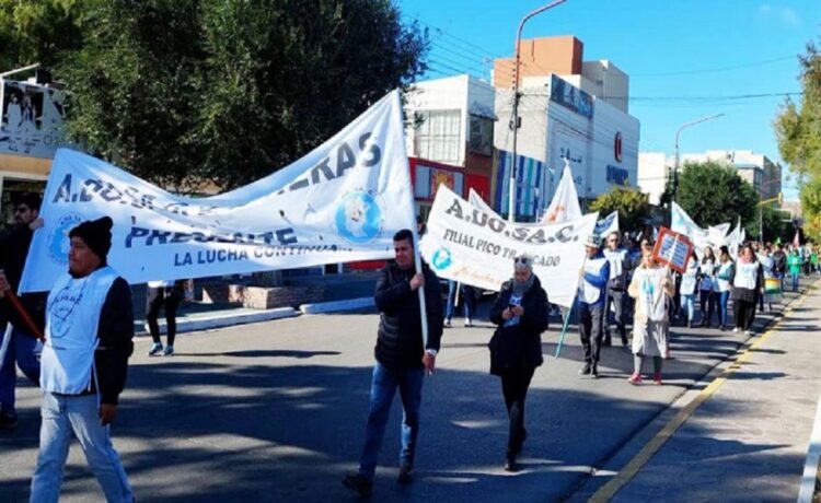 El Gobierno nacional busca declarar la educación como "servicio esencial" y limitar los paros docentes